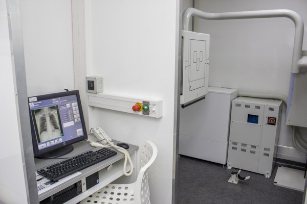 Interiorul unităţii mobile E-DETECT TB